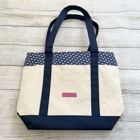 Vineyard Vines Handbags - Vineyard Vines NWOT Whale Print Canvas Tote Bag
